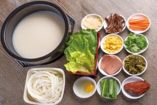 云南過橋米線的正確吃法