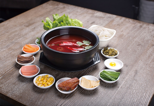 去十秒到過橋米線，赴一場&ldquo;初夏與美食的約會(huì)&rdquo;