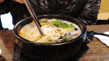 吃過橋米線更是一種生活的態度