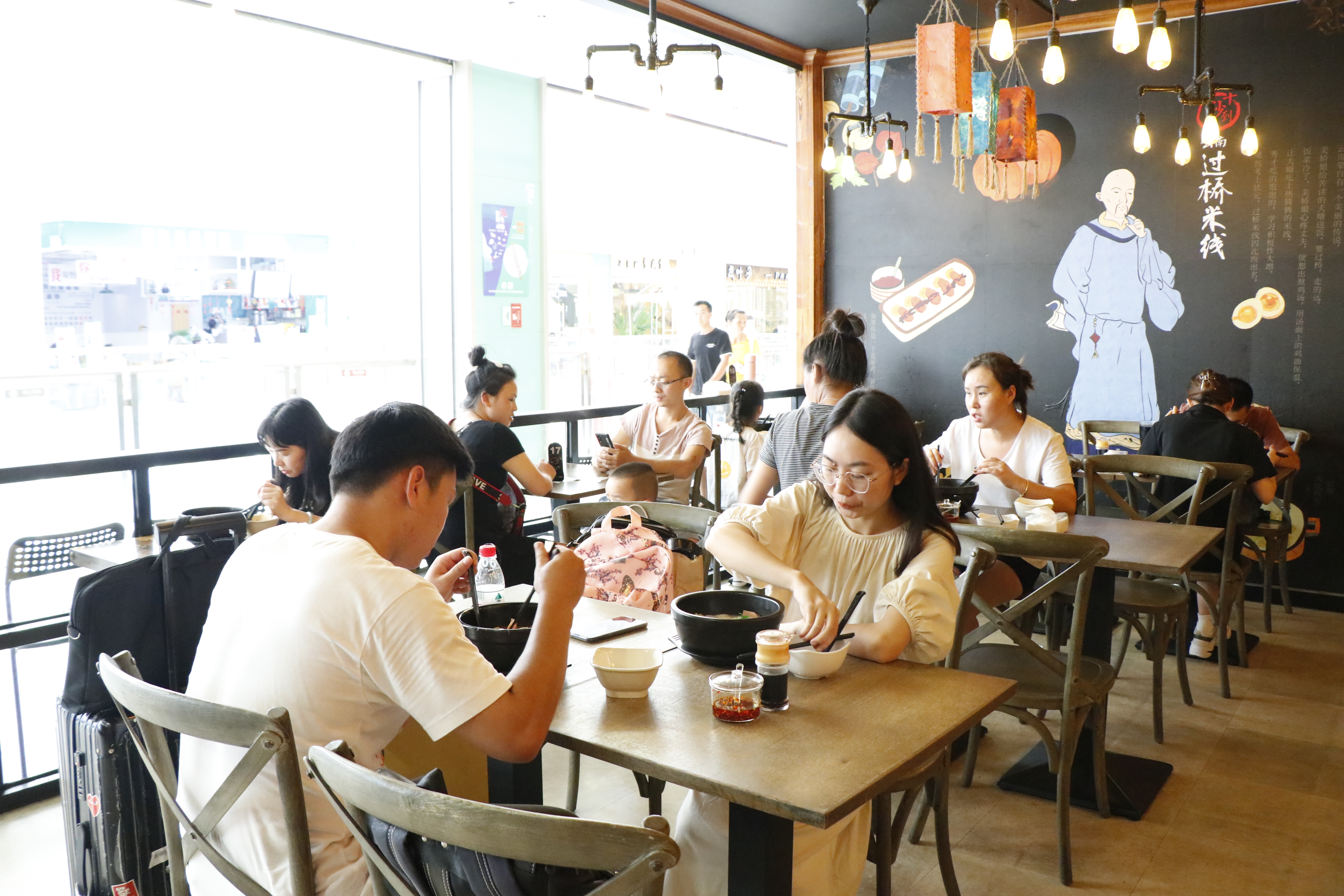 十秒到過橋米線品牌知名度高，值得創(chuàng)業(yè)加盟