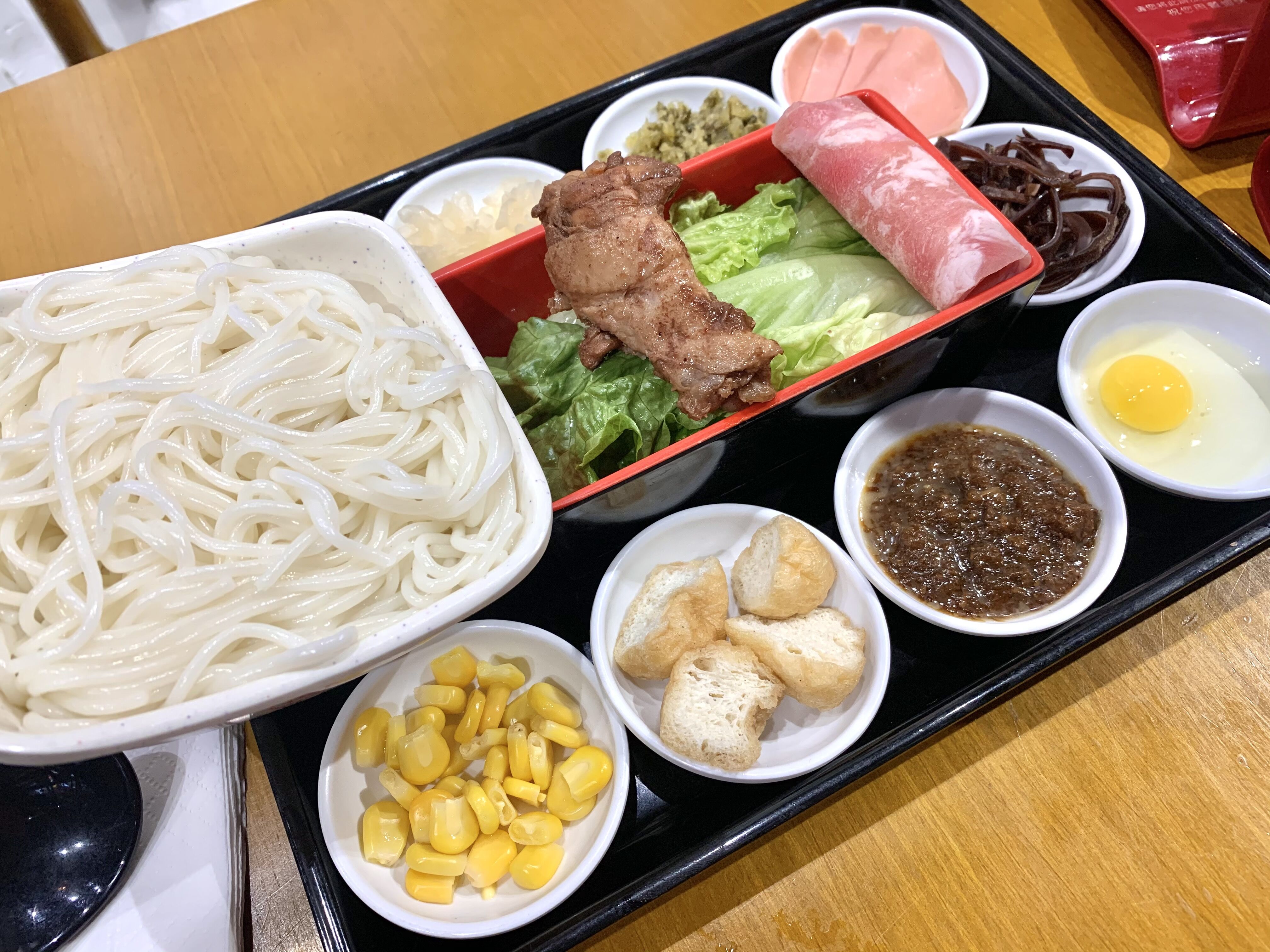 開(kāi)一家云南過(guò)橋米線加盟店怎么樣？