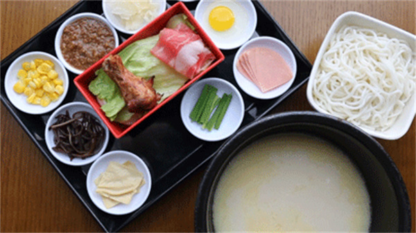 米線加盟品牌選什么？十秒到過橋米線店加盟