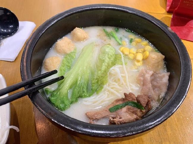 十秒到云南過(guò)橋米線：你知道這么好吃的過(guò)橋米線是怎么做成的嗎？