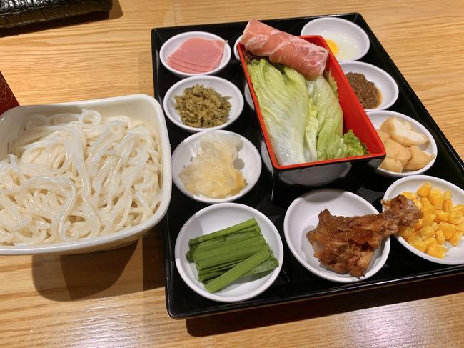 過(guò)橋米線加盟品牌為什么受眾多加盟商信任?